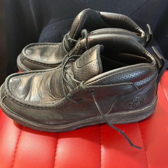 Black boots - Picture 1 of 3